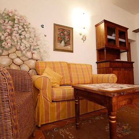 فيلا Gatto Bianco Tizzauli مونتيزبيرتولي المظهر الخارجي الصورة
